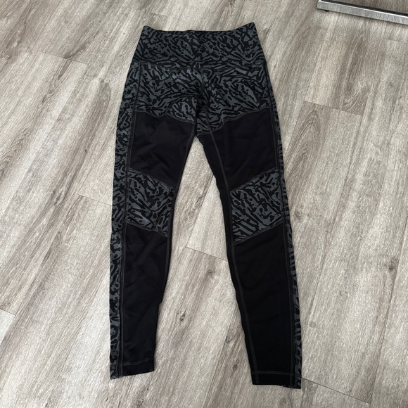 Lululemon Black and Gray leopard print Leggings - Picture 1 of 8